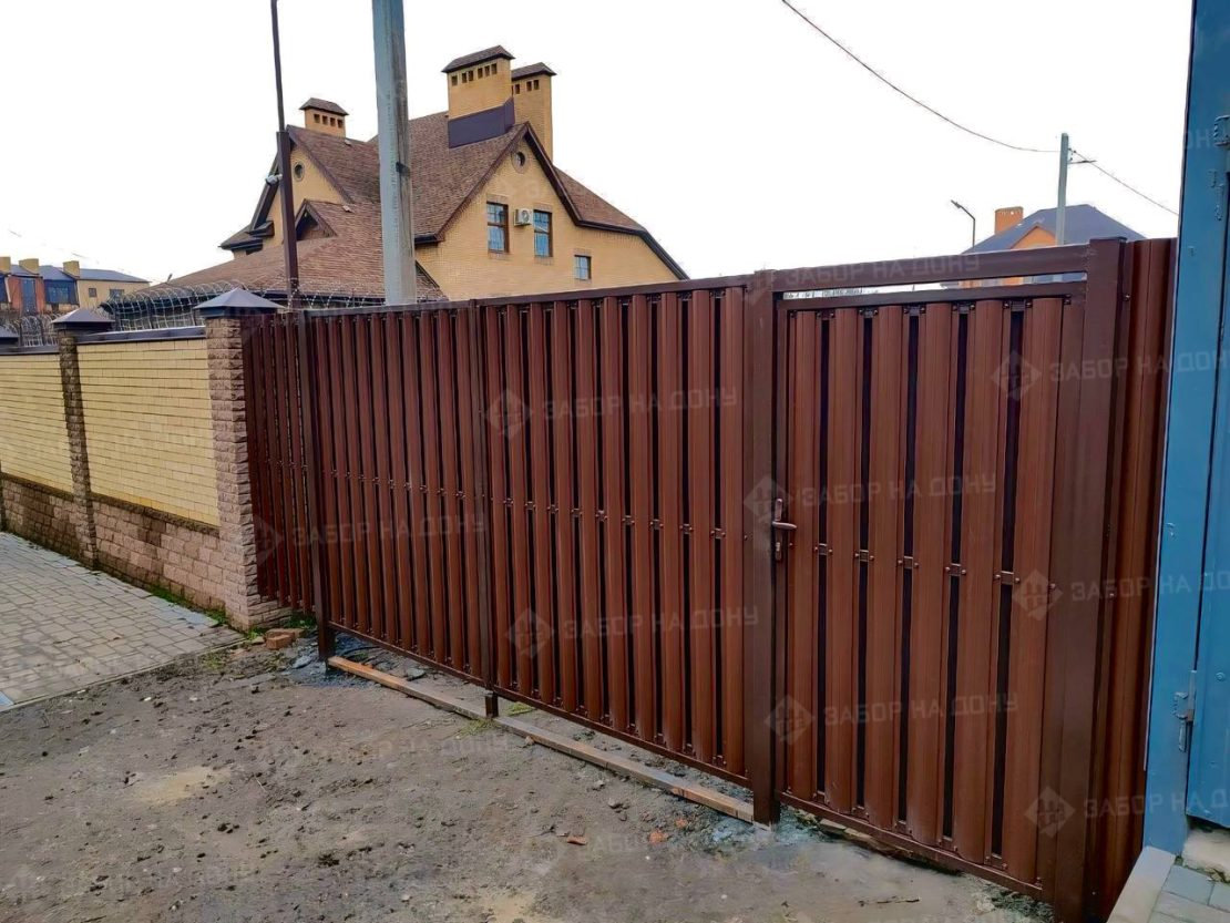 Распашные ворота из евроштакетника  в Гуково